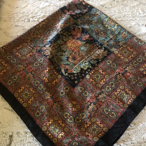 Scarf - Picture 1 of 2